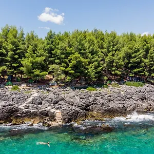 https://the-sea-cave-camping.albaniahotels.org